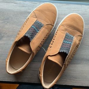 Slip on sneakers size 6 women’s